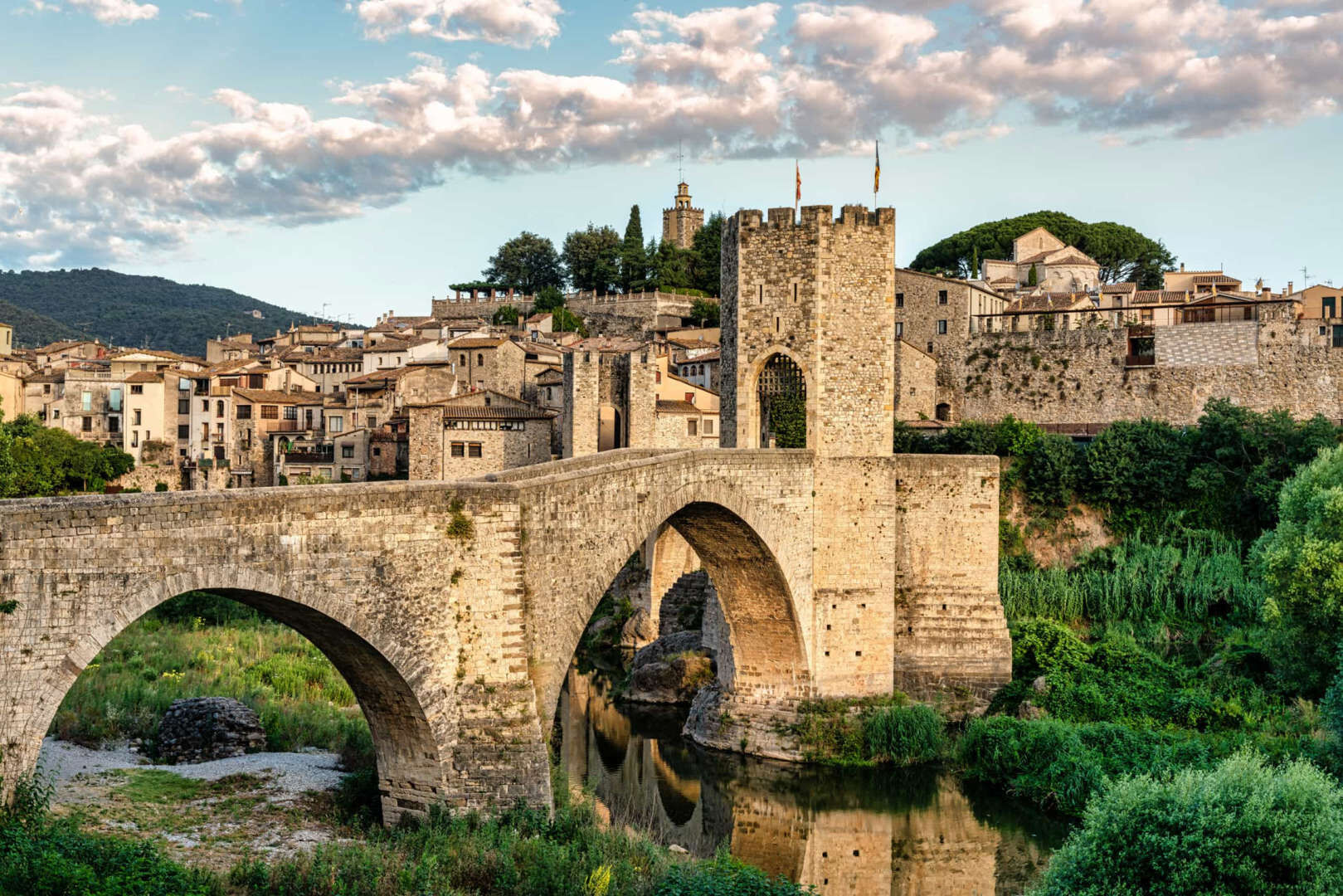 SPANELSKO - BESALU.jpg